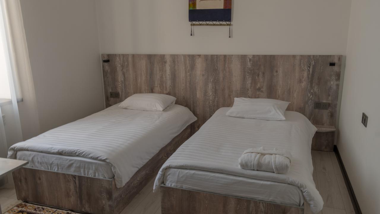 Гостевой дом Home Guest Residence Бишкек Экстерьер фото
